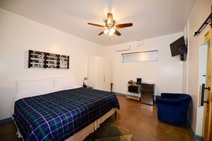 1 bedroom, free WiFi, bed sheets - Carmen's Marfa Boutique Hotel/Elsie King Bedroom En-Suite (Marfa)