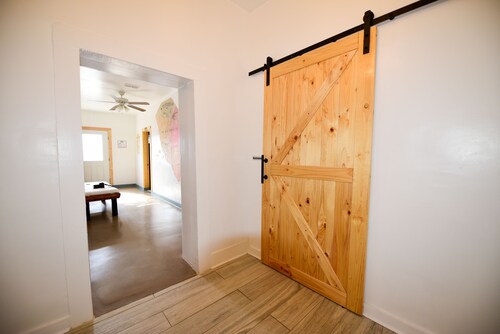 Carmen's Marfa Hotel/Armando Room 1 Queen Bed