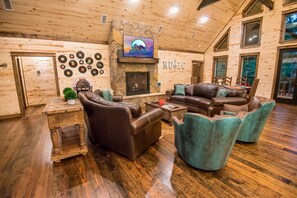 Interior - The 4 King Master Suite bedrooms each feature a different genre of music. (Broken Bow)