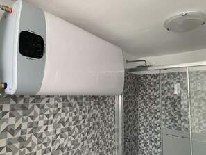 Dusche, Haartrockner, Bidet, Seife