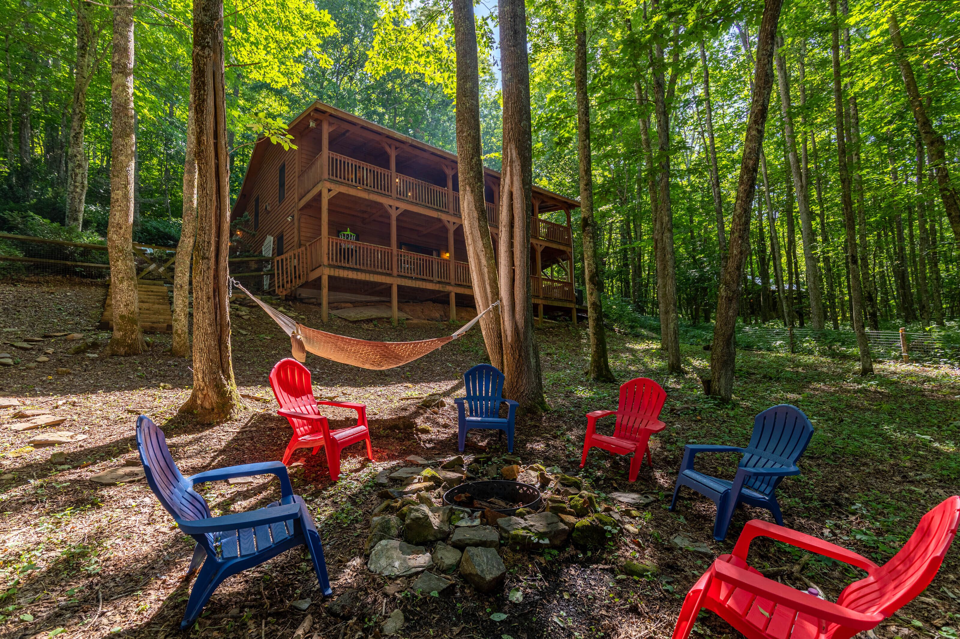 A Dog's Dream - Pet friendly home with hot tub & firepit! Great for football weekends!