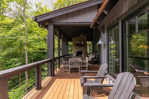 Outdoor dining - Knotty by Nature at Eagles Nest - views, game room, outdoor fireplace, firepit (Banner Elk)