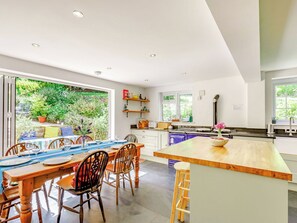 Lava-louças, cadeirão de bebê