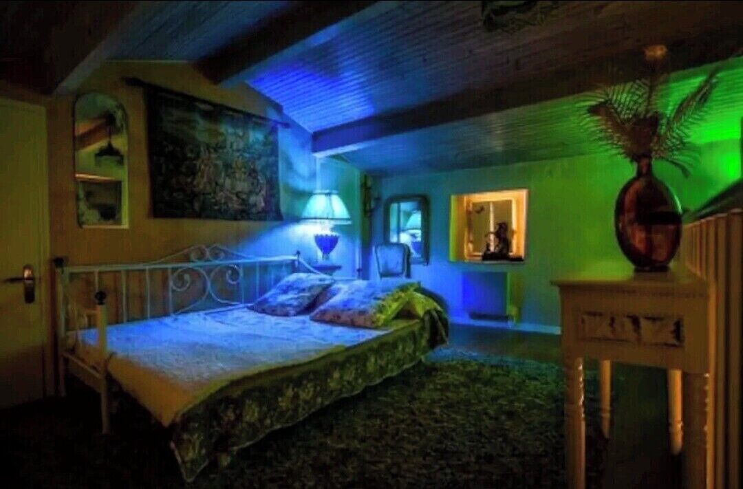 1 slaapkamer, een bureau, beddengoed