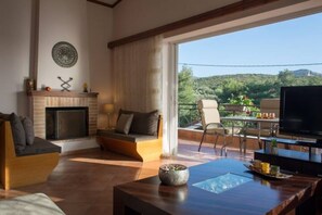 Smart TV - Athenian Riviera Family House (Palea Fokea)