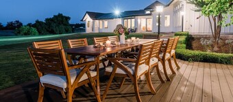 Riverfront Beauty with Pickle Ball Court