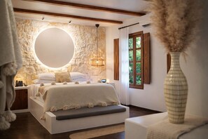 Premium Room | Premium bedding, down comforters, memory foam beds, minibar