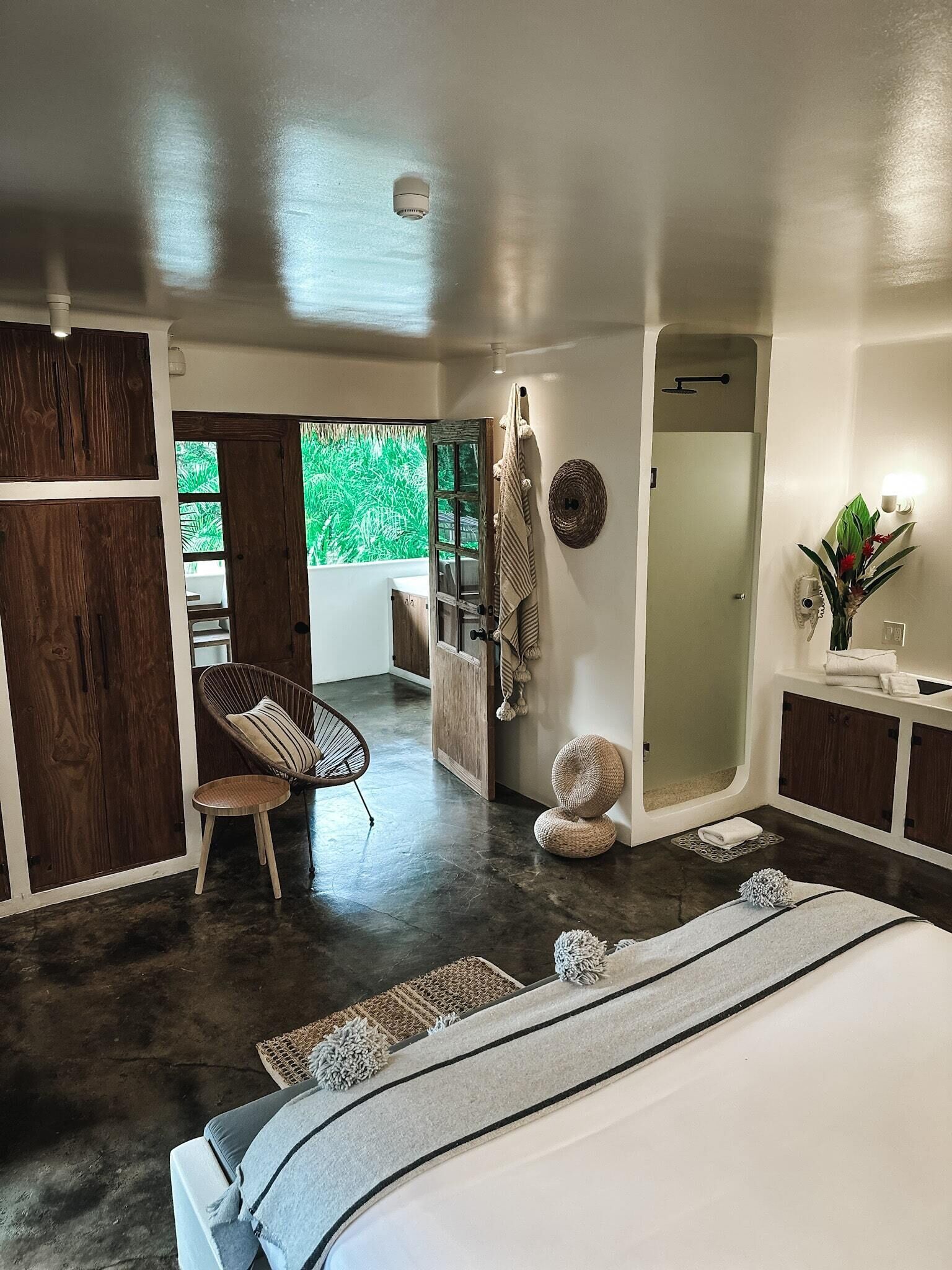 标准房 | 高档床上用品、羽绒被、记忆海绵床垫、迷你吧