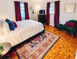 3 bedrooms, desk, iron/ironing board, free WiFi