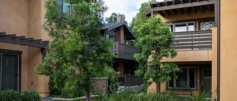 المنشأة من الخارج