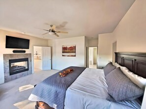4 bedrooms, iron/ironing board, free WiFi, bed sheets - Spacious Flagstaff Lodge | Hot Tub | Sleeps 10 (Flagstaff)