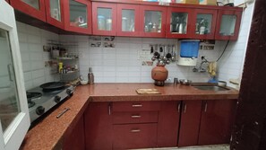 Frigorífico, horno, hervidor eléctrico y tostadora