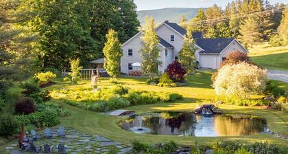 Hot tub, sauna, arcade, 18 acres