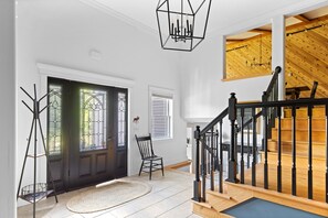 Interior - Hot tub, sauna, arcade, 18 acres (Johnson)