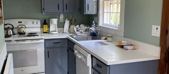 Charming Historic Downtown Cottage