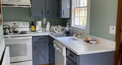 Charming Historic Downtown Cottage