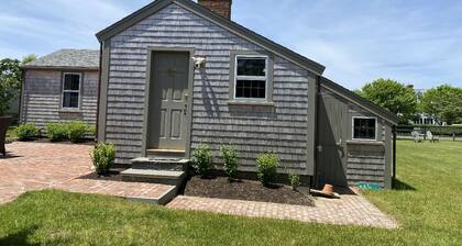 Charming Historic Downtown Cottage