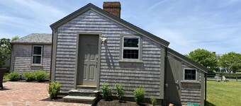 Charming Historic Downtown Cottage