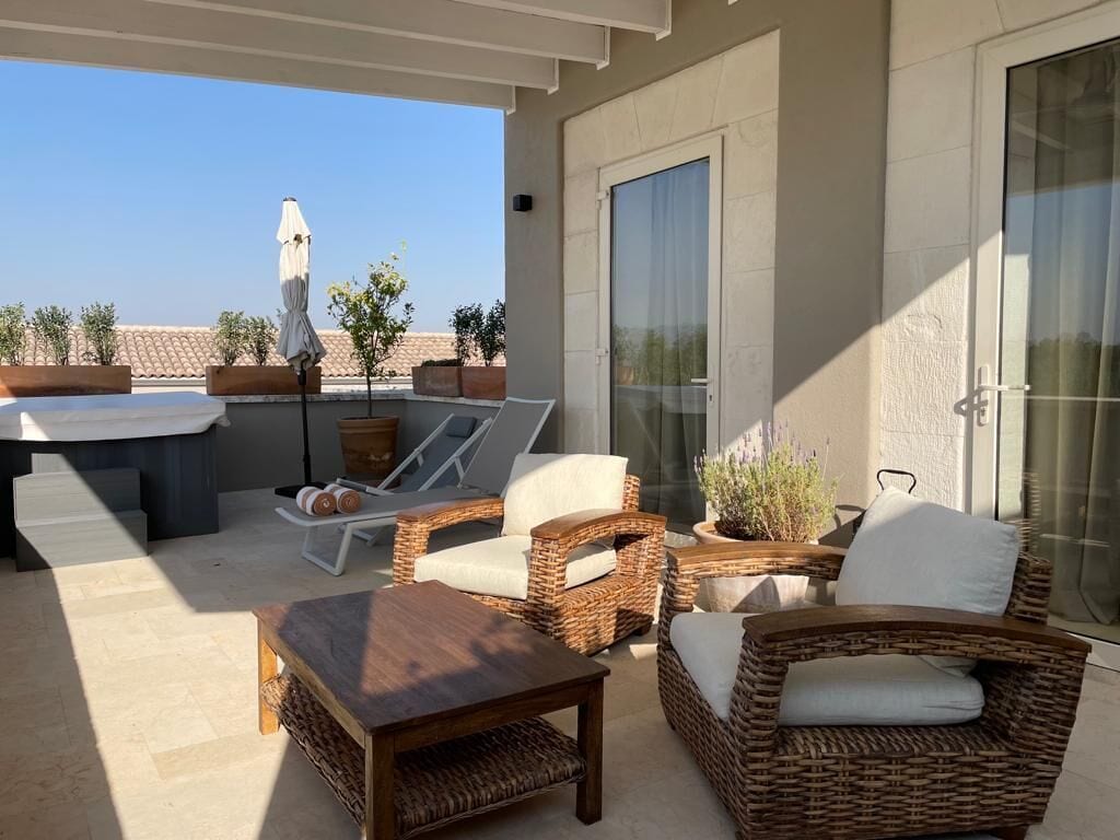 Suite Deluxe | Caja fuerte, cortinas opacas, tabla de planchar con plancha