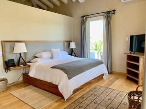 Suite | Caja fuerte, cortinas opacas, tabla de planchar con plancha