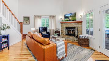 TV connectée, cheminée, baby-foot, table de tennis de table