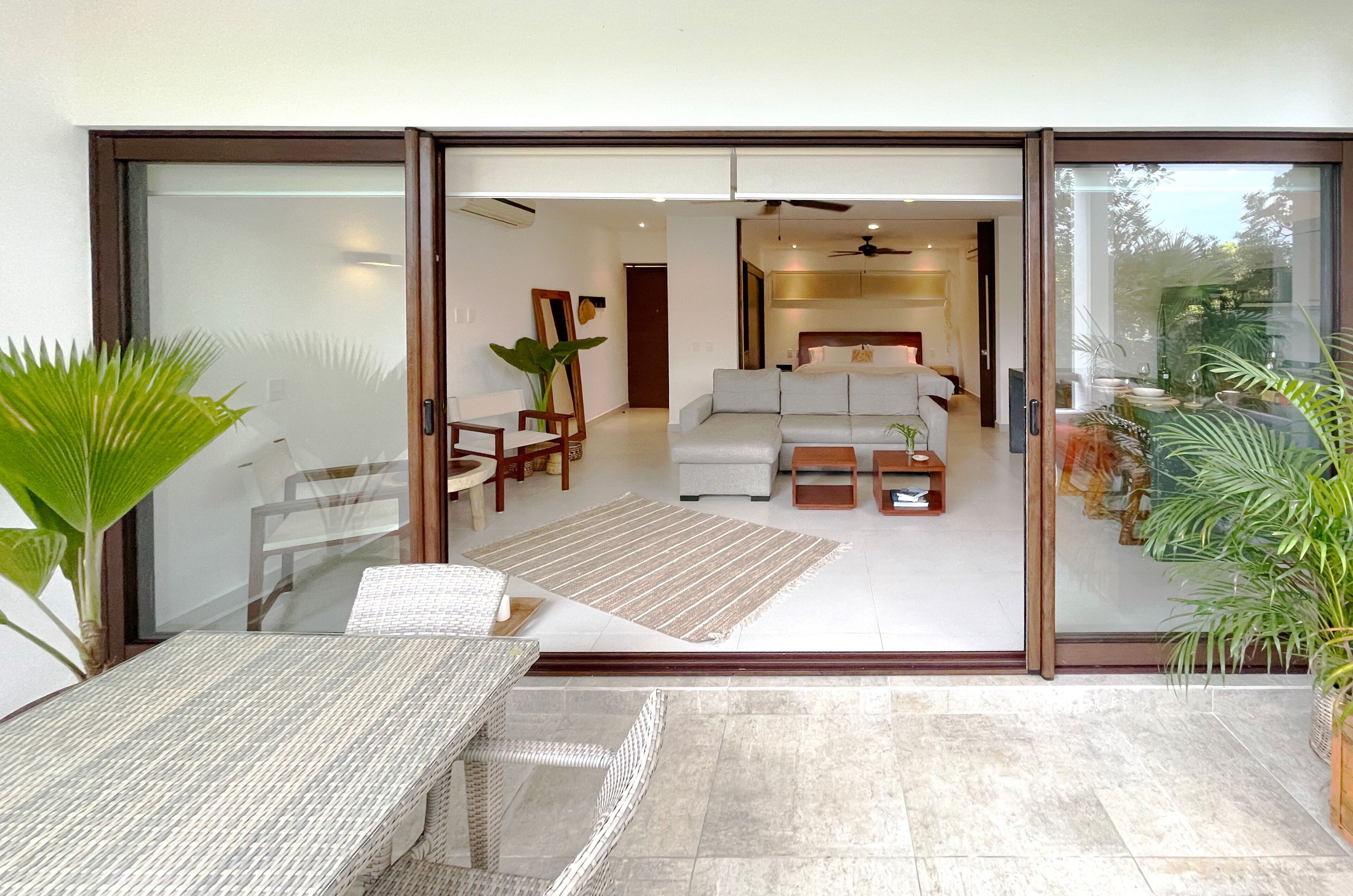 المنشأة من الداخل