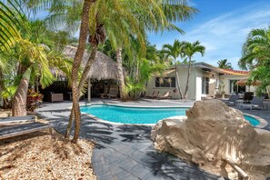 Piscina a l'aire lliure i piscina climatitzada