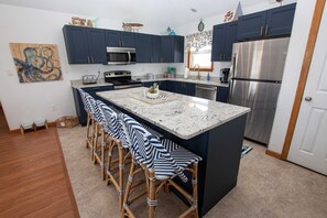 Fridge, microwave, oven, stovetop - Oceanside, Private Pool, Close to the beach! OS1F, La Maison de la Mer (Corolla)