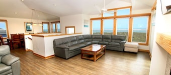 Oceanfront, Private Pool, Elevator, Hot Tub, Ocean Views!