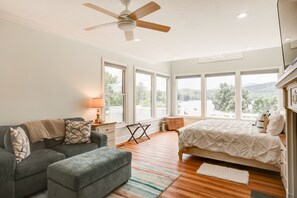 5 bedrooms, iron/ironing board, Internet, bed sheets