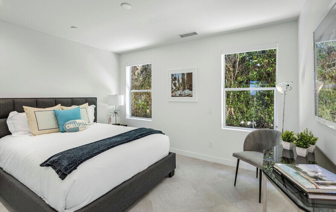 3 habitaciones, tabla de planchar con plancha, wifi y ropa de cama 