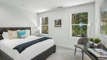 3 habitaciones, tabla de planchar con plancha, wifi y ropa de cama