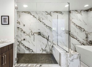 Badewanne, Whirlpool, Haartrockner, Handtücher