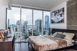 2 slaapkamers, een bureau, een strijkplank/strijkijzer, gratis wifi