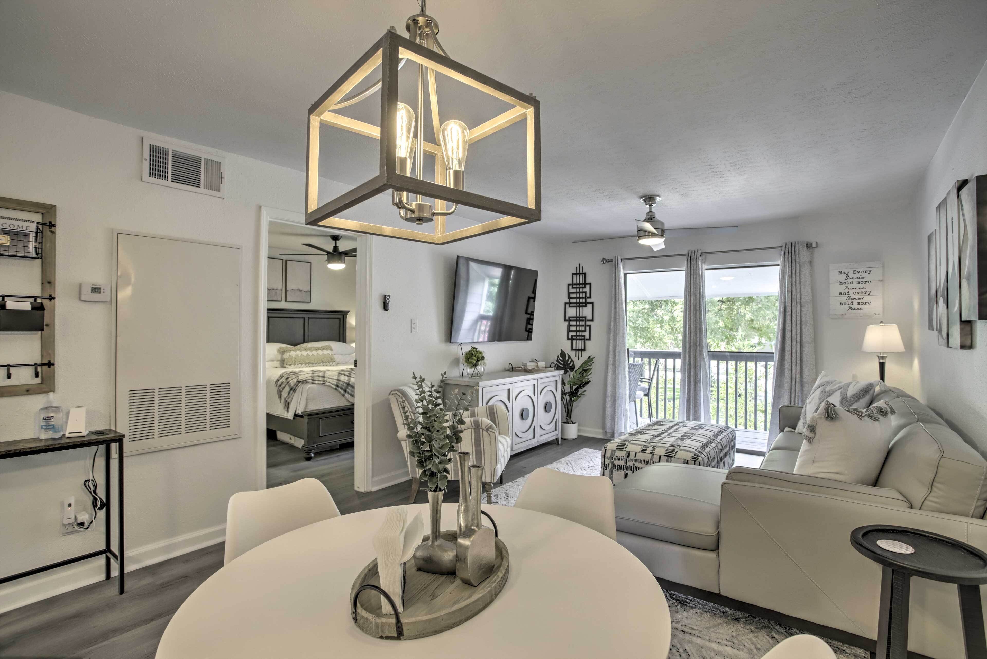 Rare End Unit Two King Bedroom condo, both w/attached bath on 2nd floor