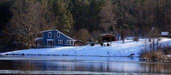 10 minutes from VIR. Great bass fishing! Rustic cottage on large private pond.