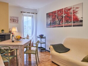 TV - Beautiful apartment for 4 guests with WIFI, hot tub, TV and patio (Dorio)
