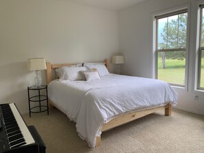 4 bedrooms, desk, iron/ironing board, travel cot