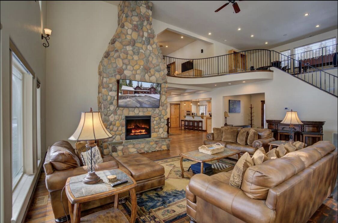 Spacious Family Home on Priest Lake Golf Course