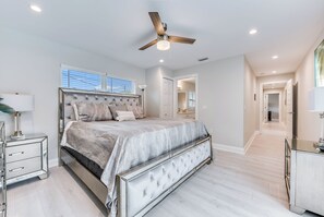 4 bedrooms, desk, free WiFi, bed sheets