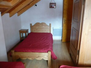 4 bedrooms, travel crib, free WiFi