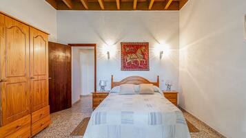 4 slaapkamers, een strijkplank/strijkijzer, gratis wifi, beddengoed