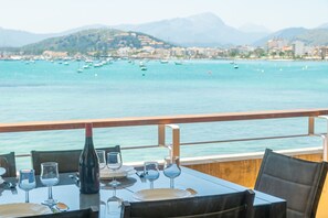 تناول الطعام بالخارج