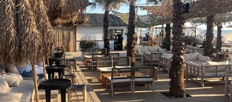 Beautiful 5 Rooms IN A Luxury Building