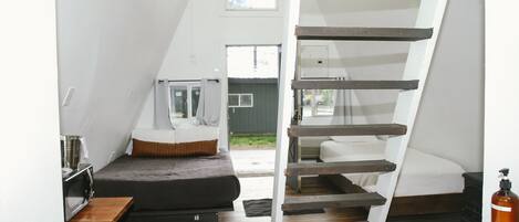 Skrivebord, skrivebord for bærbar PC og blendingsgardiner