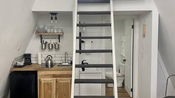 A-Frame Cabin | Desk, laptop workspace, blackout drapes, free WiFi