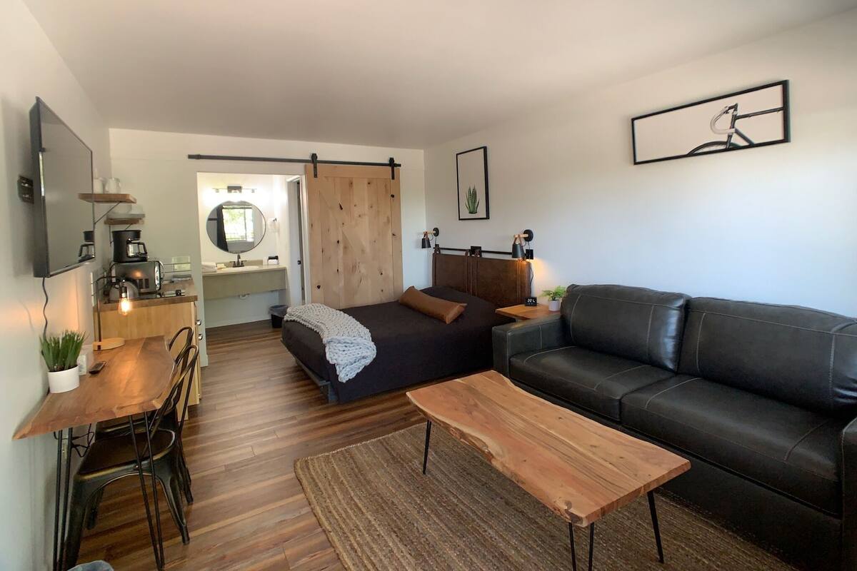 Desk, laptop workspace, blackout drapes, WiFi (free)