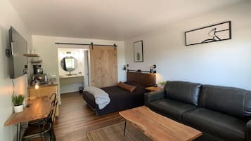 1 slaapkamer, een bureau, een laptopwerkplek, verduisterende gordijnen