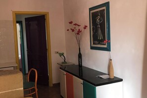 المن شأة من الداخل