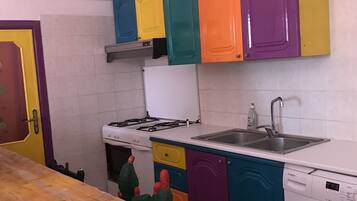 Réfrigérateur, four, plaque de cuisson